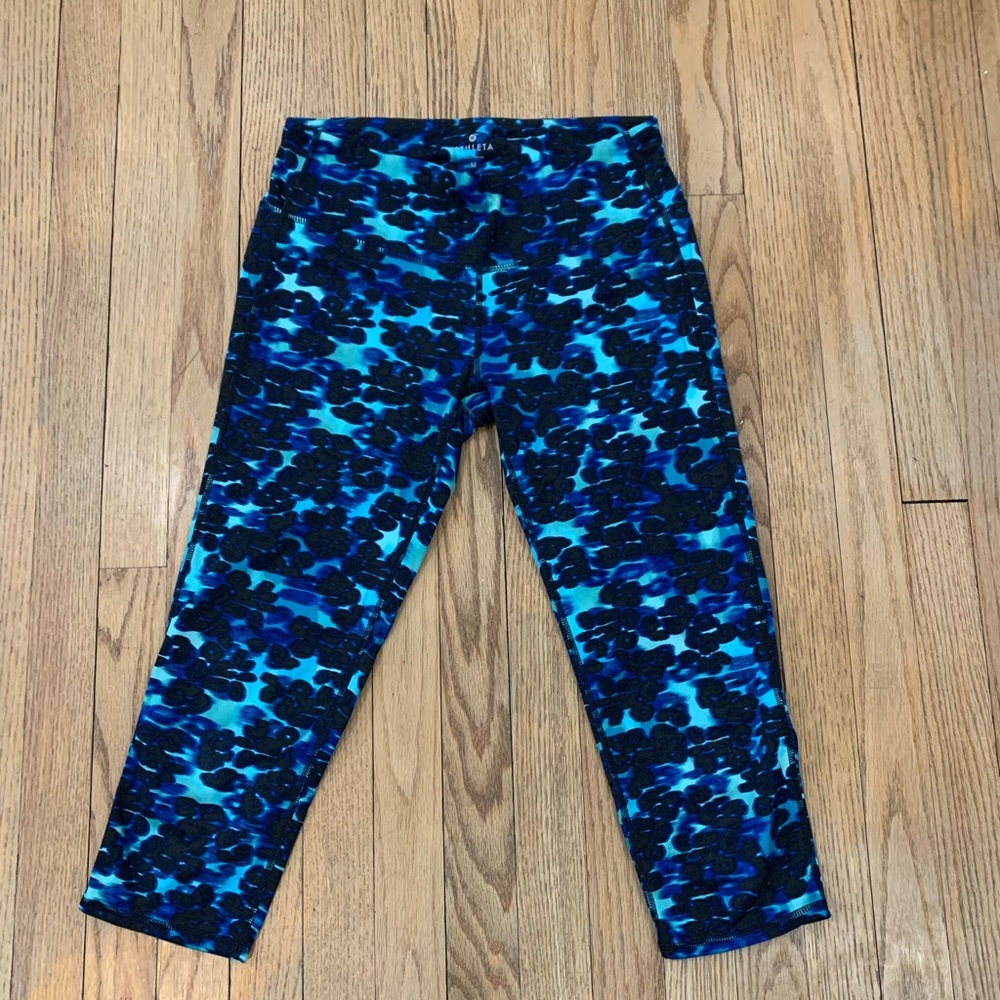 Athleta blue cheetah print medium m yoga leggings crop pants fitness tights